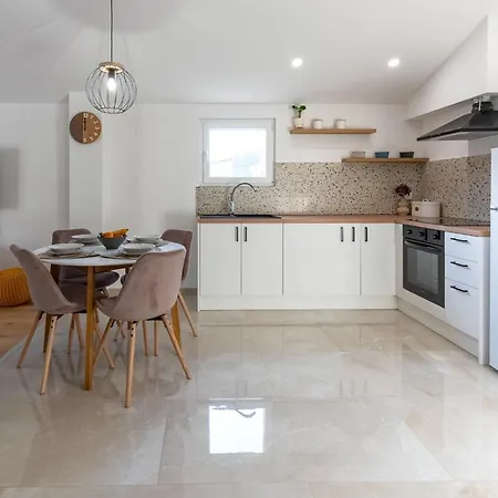 Marin Novigrad דירה